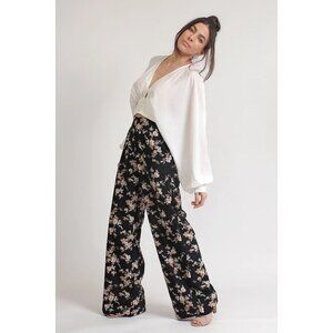 Rue21 Floral Beach Summer Boho Black Short Wide Leg‎ Size Small Pants